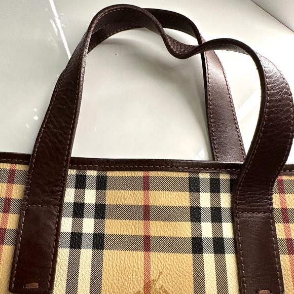 Burberry Haymarket Check Medium Tote - Picture 4 of 7